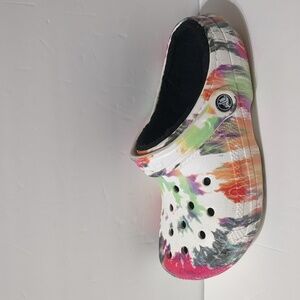 Tie Dye Fuzzy Lined Crocs unisex women 6 Men 4
